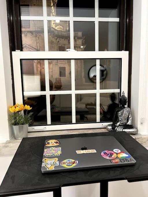 Luxury Artistic Digital Nomad Getaway W/ Terrace Apartment Lisbon Exterior photo