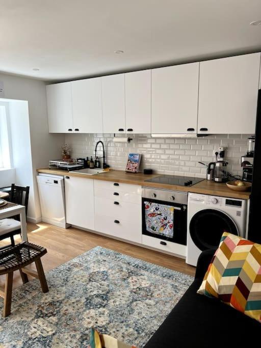 Luxury Artistic Digital Nomad Getaway W/ Terrace Apartment Lisbon Exterior photo