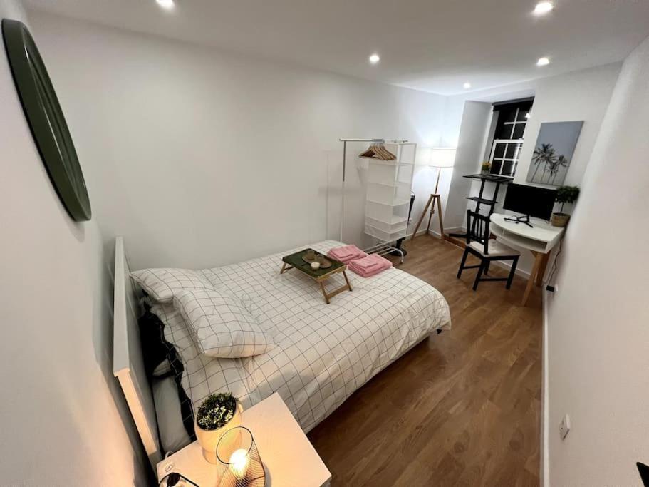 Luxury Artistic Digital Nomad Getaway W/ Terrace Apartment Lisbon Exterior photo