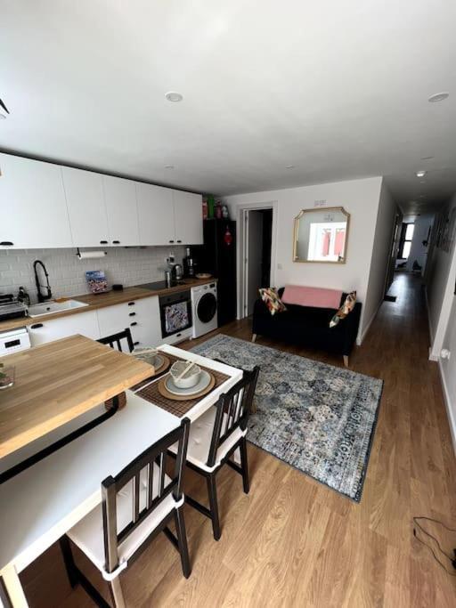 Luxury Artistic Digital Nomad Getaway W/ Terrace Apartment Lisbon Exterior photo