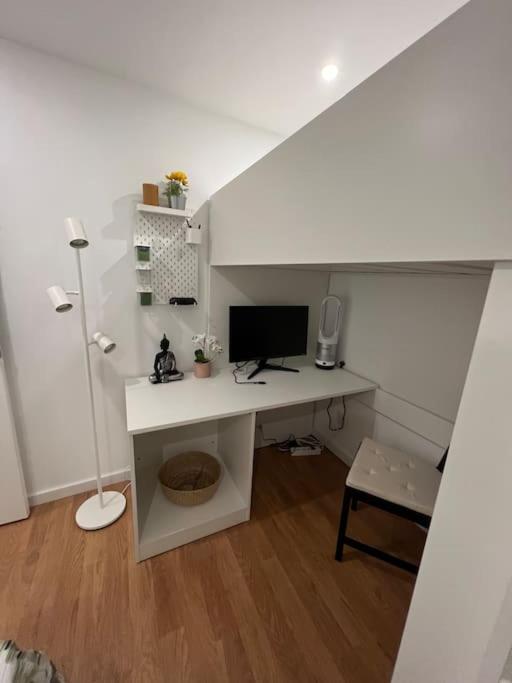 Luxury Artistic Digital Nomad Getaway W/ Terrace Apartment Lisbon Exterior photo